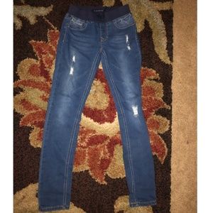 🆕️Distressed Skinny Jeans w/elastic stretch waist